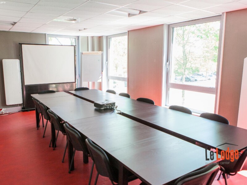 Centre d'affaires spacieux, lumineux et chaleureux proposant :
